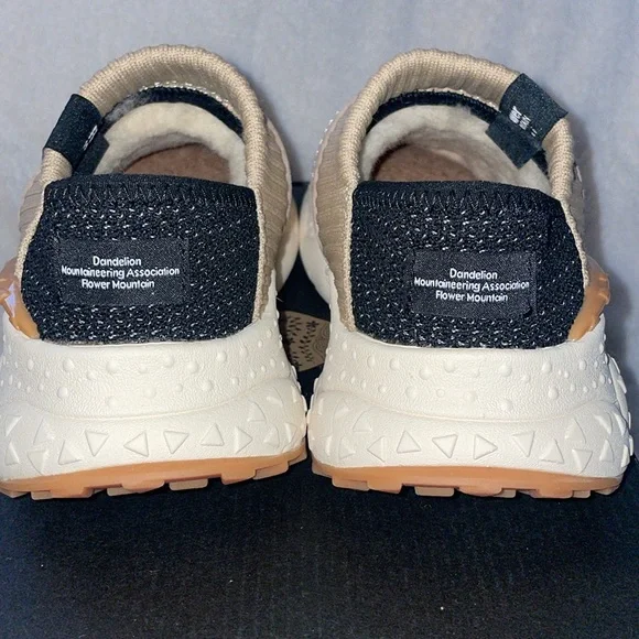 NWT FLOWER MOUNTAIN Camp Uni Slip-On Mouton Leather/shearling - Beige